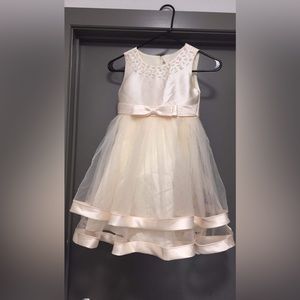 Girls dress size 5T
